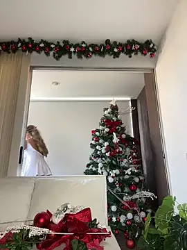  laura 02 online show from 12.18.24