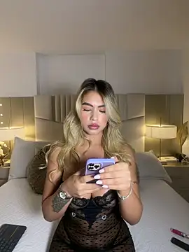  laura 02 online show from 04.21.26