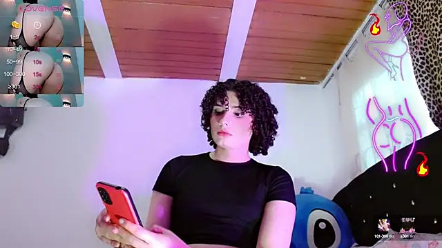 Snapshot of DoveCameron_ chatting on 12.13.24 DoveCameron  online show from 12.13.24