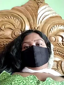 Idhika Paul online show from 03.17.25