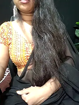 Idhika Paul online show from 10.04.25