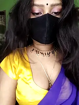 Idhika Paul online show from 04.18.26