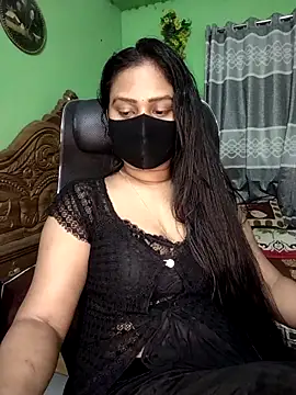 Idhika Paul online show from 04.18.26