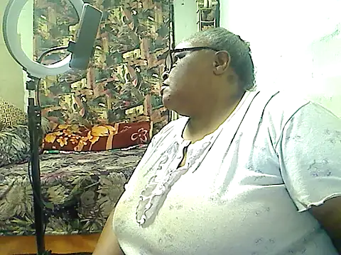 Snapshot of HOTSUGARX5 chatting on 05.11.26 HOTSUGARX5 online show from 05.11.26
