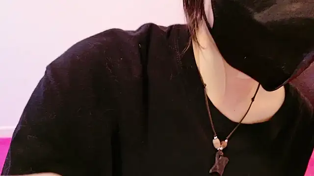 Snapshot of maataaan chatting on 12.15.25 maataaan online show from 12.15.25