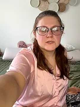 sexybee124 online show from 10.15.25