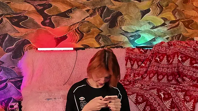 Snapshot of CrystalRey chatting on 12.08.24 CrystalRey online show from 12.08.24