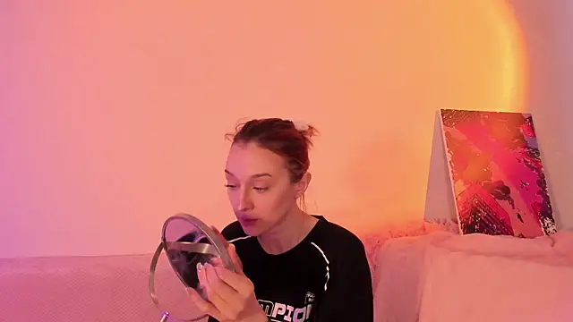 Snapshot of CrystalRey chatting on 02.01.25 CrystalRey online show from 02.01.25