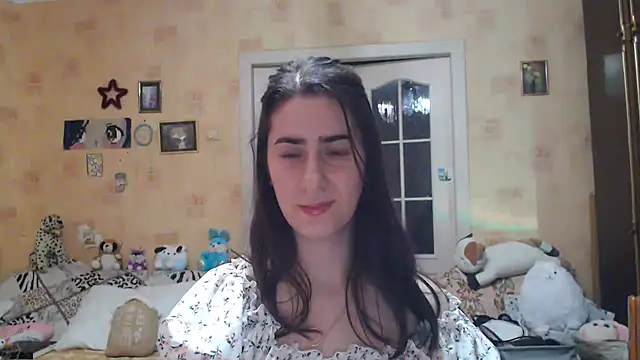 Snapshot of INELIKA chatting on 12.22.24 INELIKA online show from 12.22.24