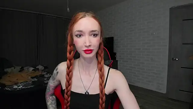 Roxy Silver online show from 10.26.25