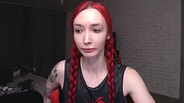 Snapshot of Roxy_Silver chatting on 06.25.26 Roxy Silver online show from 06.25.26
