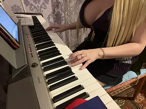 mila von tease online show from 12.10.24