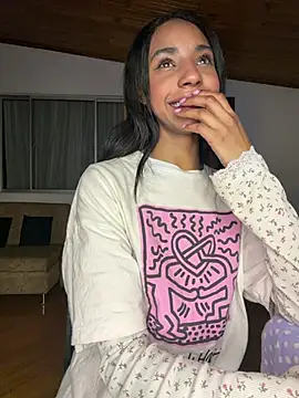 Snapshot of xenia_golden chatting on 07.23.26 xenia golden online show from 07.23.26
