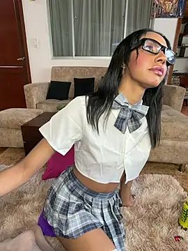 Snapshot of xenia_golden chatting on 07.27.26 xenia golden online show from 07.27.26