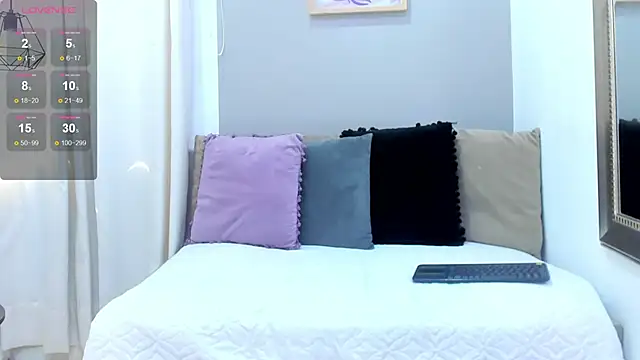 Snapshot of _AlejaCruz_ chatting on 02.13.25 AlejaCruz online show from 02.13.25