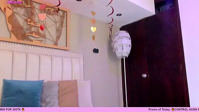 Snapshot of _AlejaCruz_ chatting on 02.15.25 AlejaCruz online show from 02.15.25