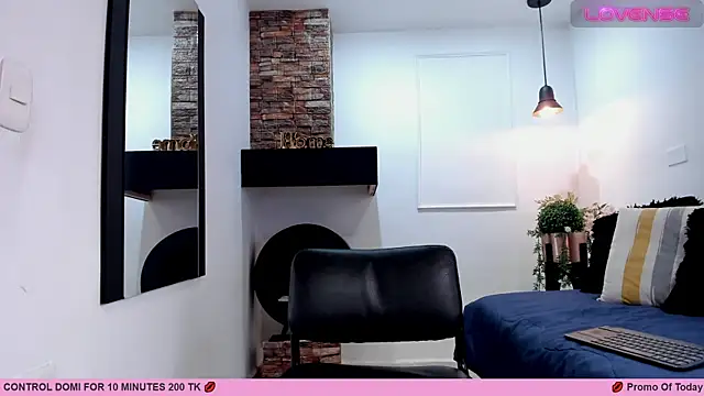 Snapshot of _AlejaCruz_ chatting on 03.02.25 AlejaCruz online show from 03.02.25