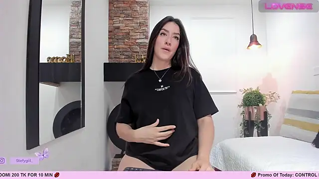 Snapshot of _AlejaCruz_ chatting on 03.11.25 AlejaCruz online show from 03.11.25