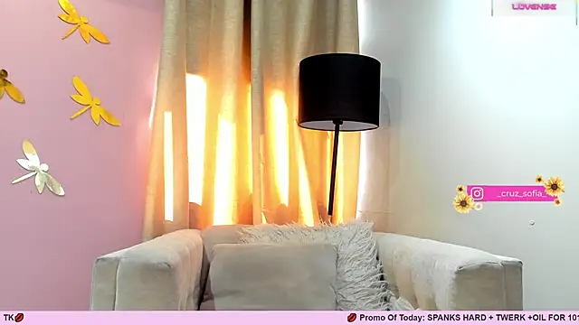 Snapshot of _AlejaCruz_ chatting on 03.13.25 AlejaCruz online show from 03.13.25