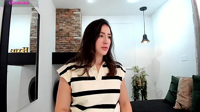 Snapshot of _AlejaCruz_ chatting on 09.14.25 AlejaCruz online show from 09.14.25