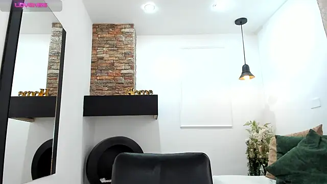 Snapshot of _AlejaCruz_ chatting on 09.21.25 AlejaCruz online show from 09.21.25