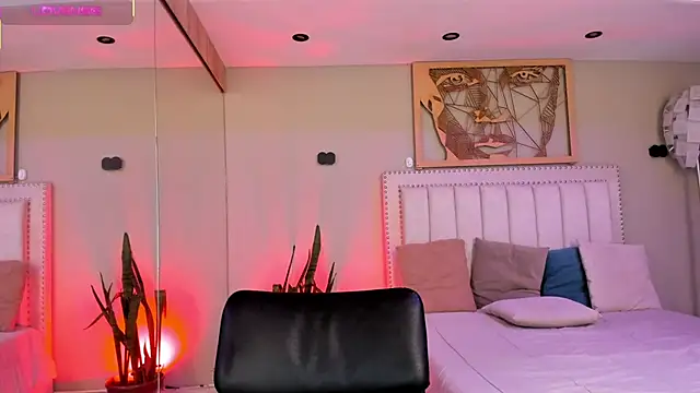 Snapshot of _AlejaCruz_ chatting on 09.29.25 AlejaCruz online show from 09.29.25