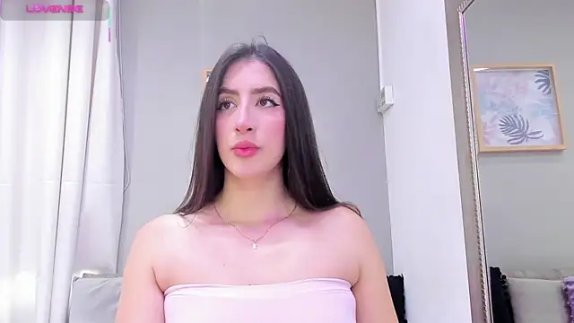 Snapshot of _AlejaCruz_ chatting on 10.04.25 AlejaCruz online show from 10.04.25