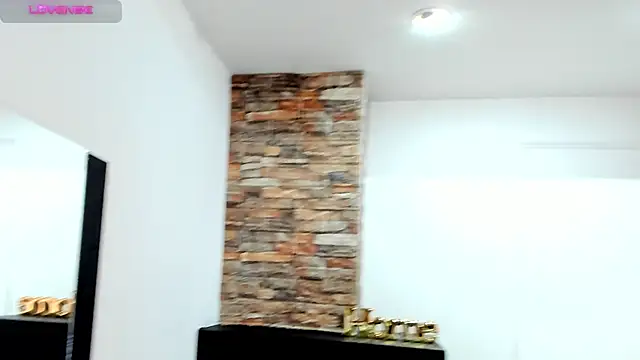 Snapshot of _AlejaCruz_ chatting on 11.11.25 AlejaCruz online show from 11.11.25