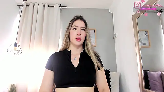 Snapshot of _AlejaCruz_ chatting on 06.16.26 AlejaCruz online show from 06.16.26
