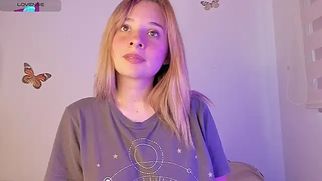 Snapshot of Sophy_Bunny chatting on 12.26.24 Sophy Bunny online show from 12.26.24