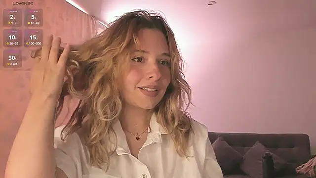 Snapshot of Sophy_Bunny chatting on 01.22.25 Sophy Bunny online show from 01.22.25