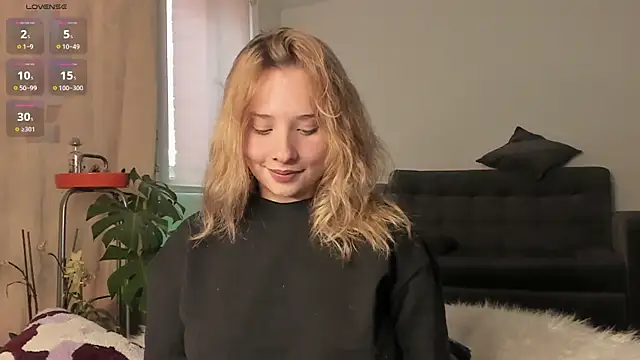 Snapshot of Sophy_Bunny chatting on 01.31.25 Sophy Bunny online show from 01.31.25