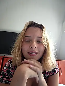 Snapshot of Sophy_Bunny chatting on 09.25.25 Sophy Bunny online show from 09.25.25