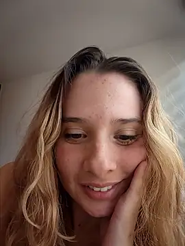 Snapshot of Sophy_Bunny chatting on 02.26.26 Sophy Bunny online show from 02.26.26