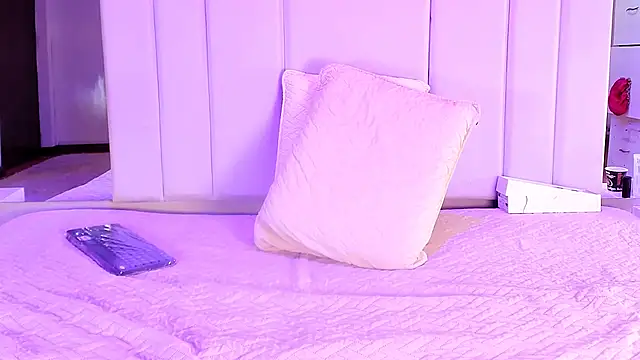 ElizabethAdams  online show from 11.14.25