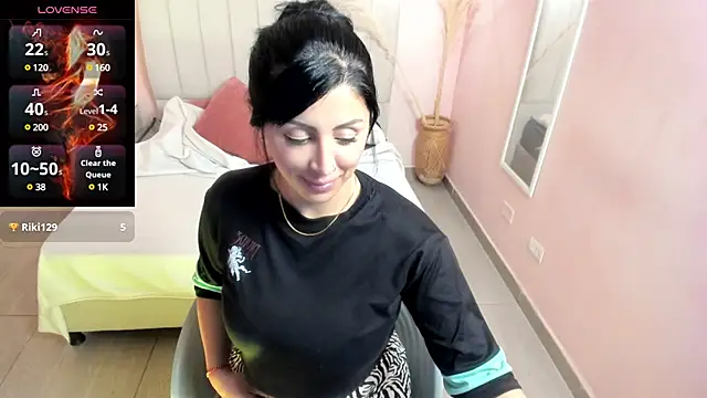 Snapshot of tiffani__love chatting on 01.04.25 tiffani love online show from 01.04.25