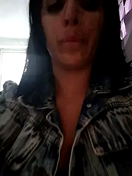 tiffani  love online show from 11.28.25