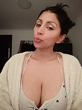 Snapshot of tiffani__love chatting on 06.24.26 tiffani love online show from 06.24.26