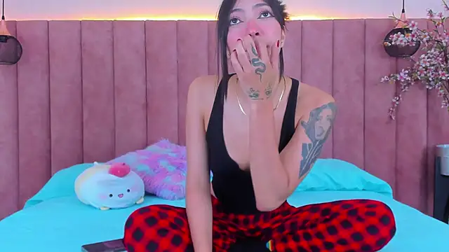 Snapshot of MarianaBranzz chatting on 12.29.24 MarianaBranzz online show from 12.29.24