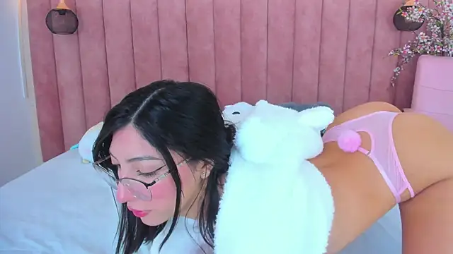 Snapshot of MarianaBranzz chatting on 02.12.25 MarianaBranzz online show from 02.12.25