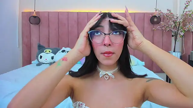 Snapshot of MarianaBranzz chatting on 02.24.25 MarianaBranzz online show from 02.24.25