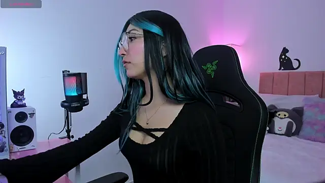 Snapshot of MarianaBranzz chatting on 09.15.25 MarianaBranzz online show from 09.15.25