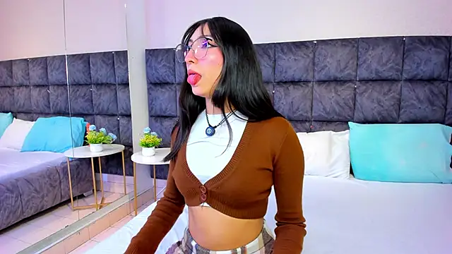 Snapshot of MarianaBranzz chatting on 11.15.25 MarianaBranzz online show from 11.15.25