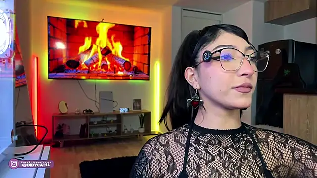Snapshot of MarianaBranzz chatting on 05.23.26 MarianaBranzz online show from 05.23.26