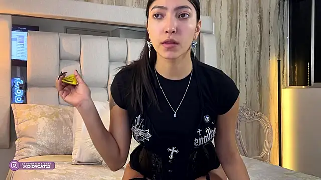 Snapshot of MarianaBranzz chatting on 07.16.26 MarianaBranzz online show from 07.16.26