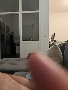 Snapshot of BuurningBoy chatting on 10.08.25 BuurningBoy online show from 10.08.25