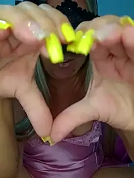 Snapshot of titiasexy chatting on 11.25.25 titiasexy online show from 11.25.25