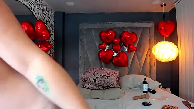 nahomi sweett online show from 02.07.25