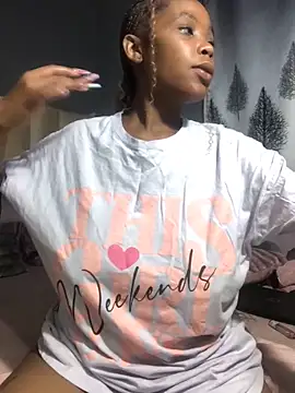 Nicole Liam  online show from 11.05.25