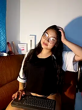 Caroll Luna online show from 12.18.24